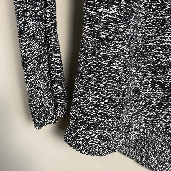 Old Navy Women's Black + White Round Neck Long Sleeve Knit Sweater Size X-Small - Picture 3 of 10